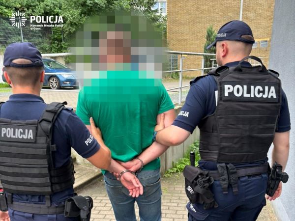 32-latek usłyszał 8 zarzutów zniszczenia mienia.