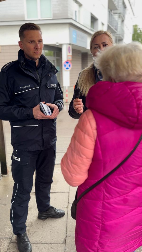 Bądź ostrożny!!! Oszuści wciąż wykorzystują metody "Na wnuczka" i "Na policjanta".