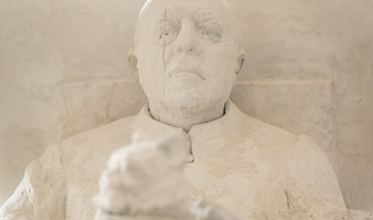 Blofeld w Gdyni: Zobacz model monumentalnej rzeźby w Hotelu Nadmorskim