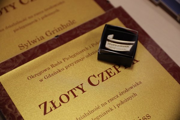 Docenione za serce i profesjonalizm. „Złote Czepki” trafiły do gdyńskich pielęgniarek