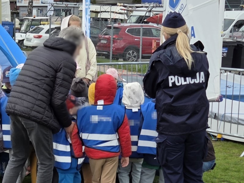 Gdynia na fali – profilaktyka nad wodą z udziałem policjantek
