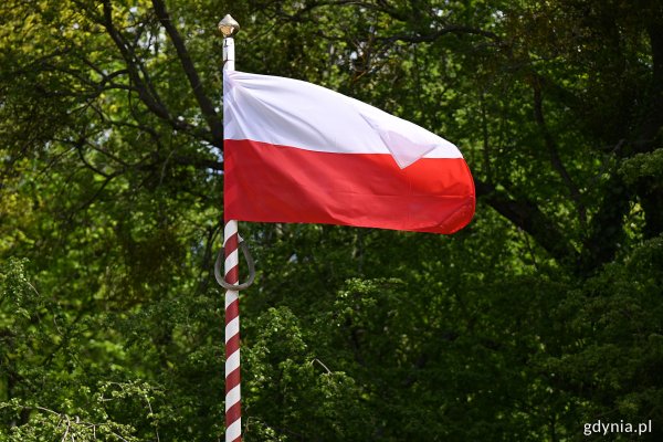 Gdynia w biało-czerwonej szacie 