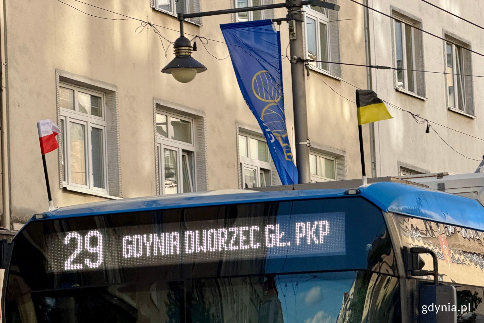 Gdynia w czarno-złotej szacie – flaga kaszubska ma swoje święto