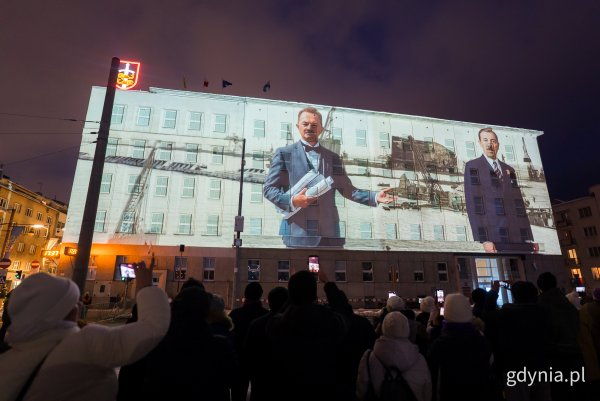 Historia Gdyni znów ożyje na fasadzie Urzędu Miasta
