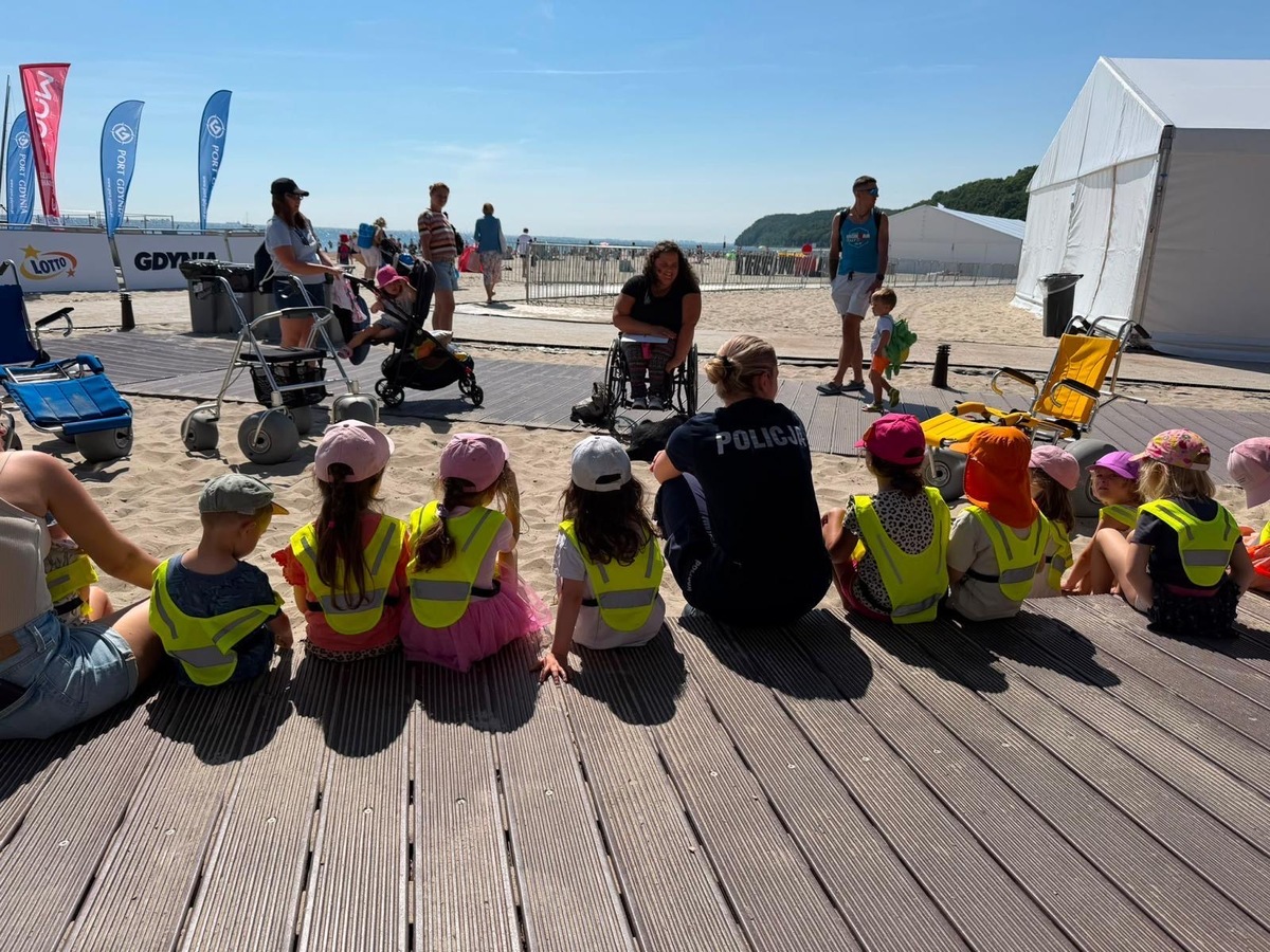 Kręci mnie bezpieczeństwo w lecie – spotkanie profilaktyczne z dziećmi na Plaży Miejskiej w Gdyni