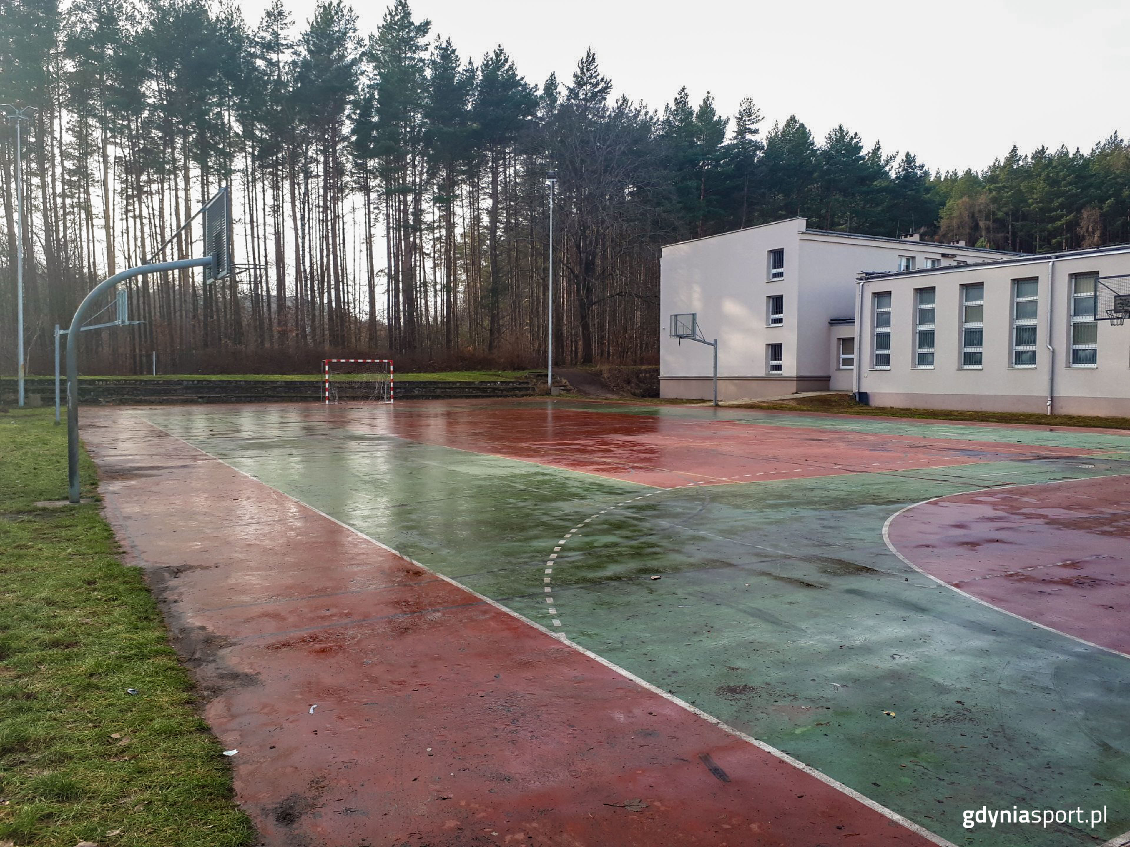Nowe boiska przy SP nr 16. Umowa na modernizację podpisana