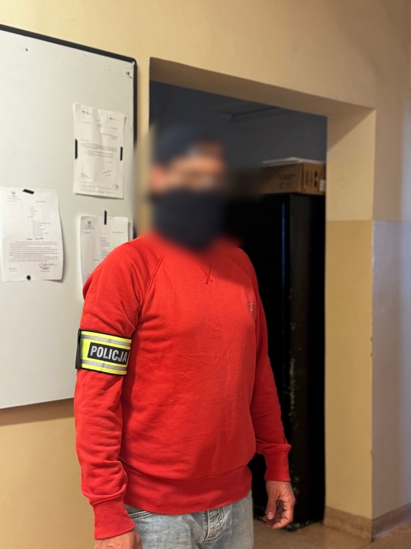 Po służbie zatrzymał nietrzeźwego kierowcę. 33-latek był również poszukiwany.