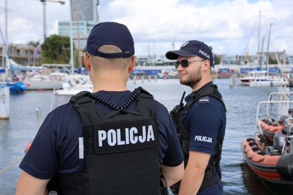 Policjanci czuwają nad bezpieczeństwem na plażach.
