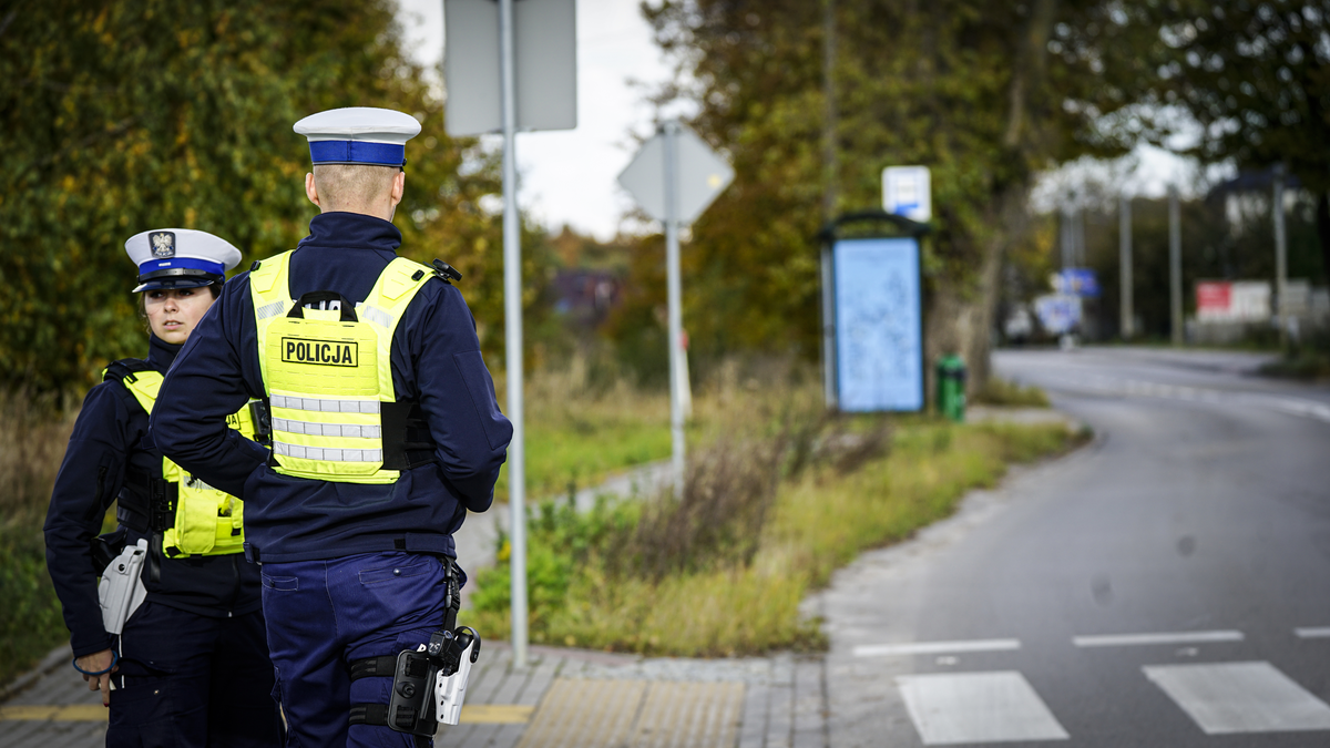 POLICJANCI PRZEPROWADZĄ DZIAŁANIA ,,BEZPIECZNY PIESZY”.