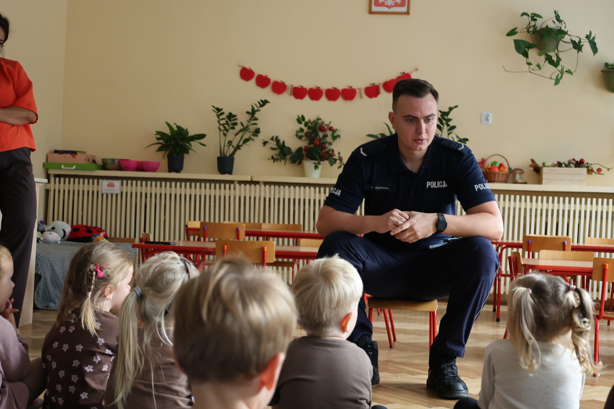 Policjanci w przedszkolu, czyli lekcja bezpieczeństwa dla najmłodszych