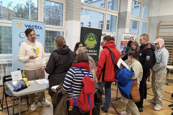 Praca na wyciągnięcie ręki. Ponad 150 osób na targach na Oksywiu