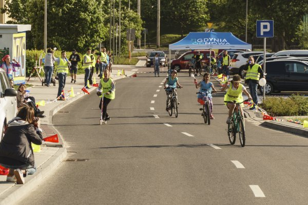 Prawie milion zł na działania dla mieszkańców Witomina i Oksywia. Konkursy rewitalizacyjne dla NGO