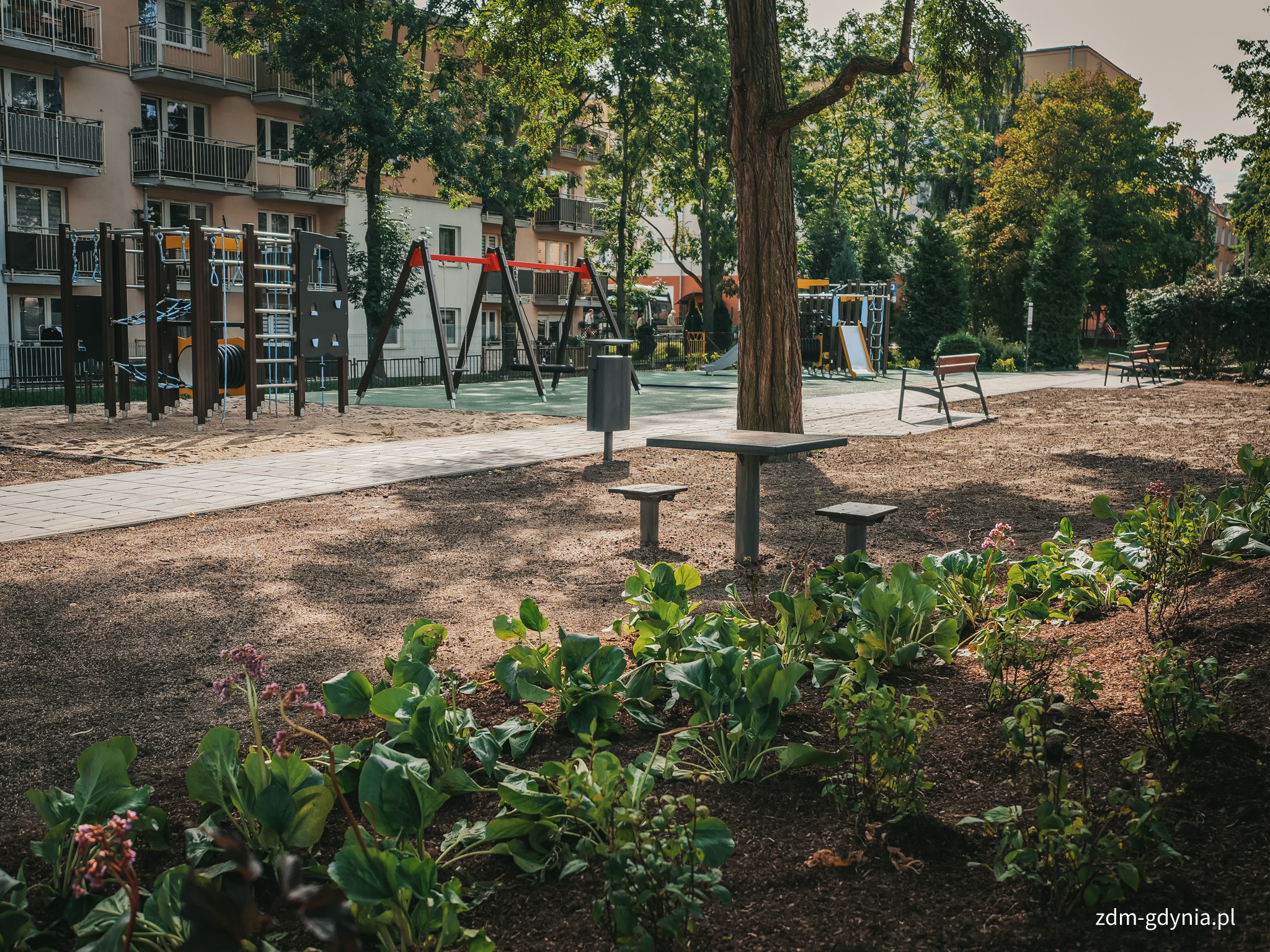 Przy placówkach edukacyjnych w Gdyni powstały zmodernizowane place zabaw