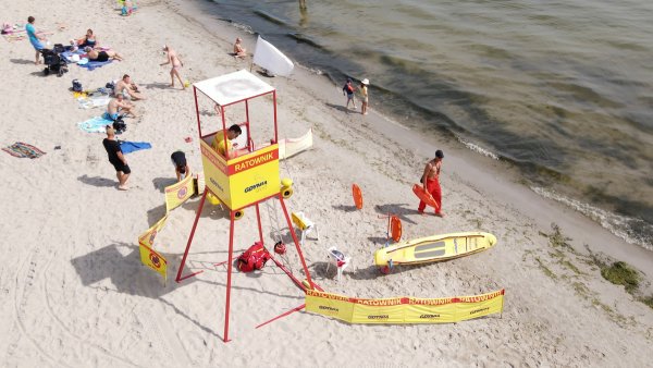 Raport plażowy: białe flagi na gdyńskich kąpieliskach