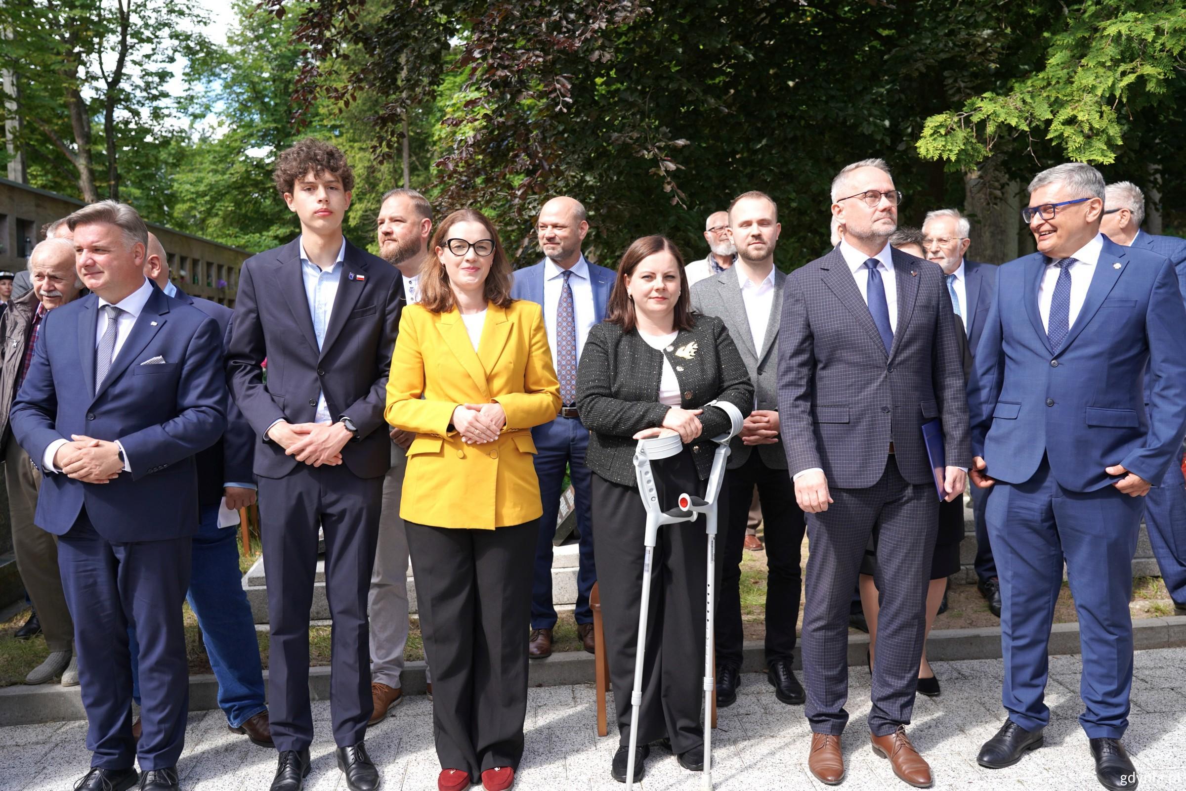 Tablica pamięci ofiar zbrodni wołyńskiej odsłonięta na Cmentarzu Witomińskim