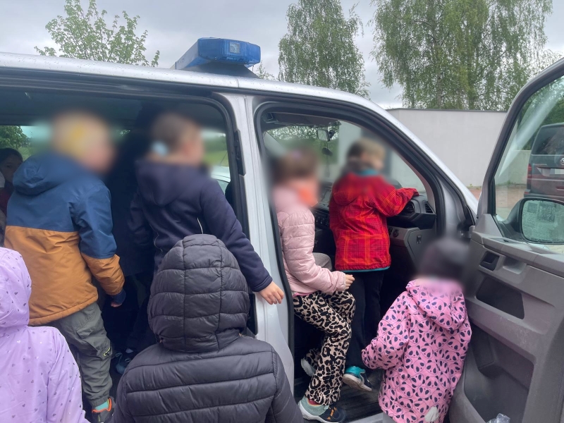 Uczniowie SP nr 48 w Komisariacie Policji na Chwarznie