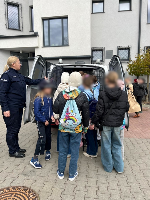 Uczniowie Szkoły Podstawowej odwiedzili komisariat Policji