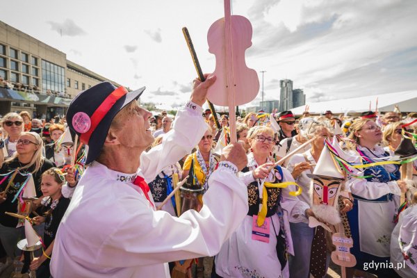XXVII Światowy Zjazd Kaszubów: bogactwo kaszubskiej kultury i rekord gry na diabelskich skrzypcach
